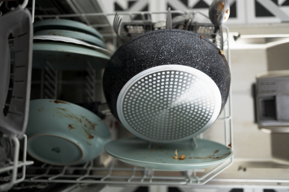 Как выбрать сковороду: мытье в посудомоечной машине