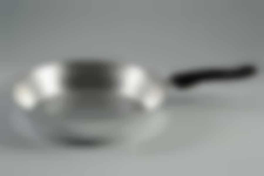 Сковорода 18см пластмассовая ручка