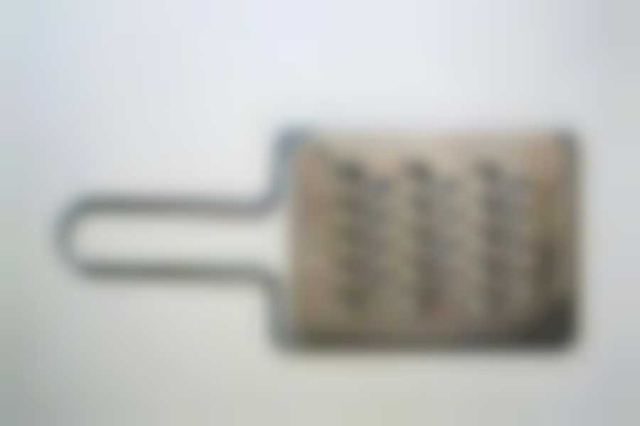 Терка плоская сырная Кварц