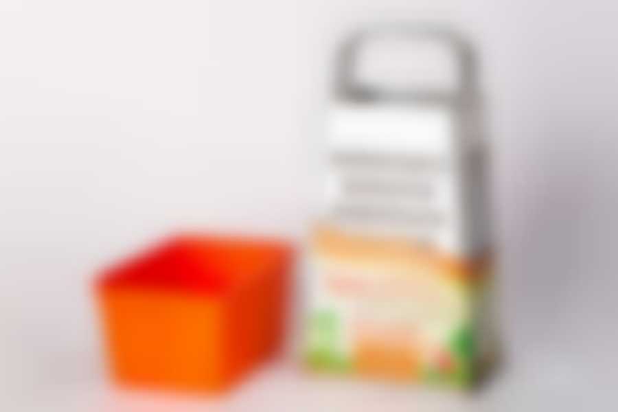 Терка Универсальная с металлической ручкой с контейнером в упаковке