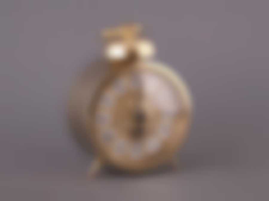 Часы настольные кварцевые, диаметр 11 см