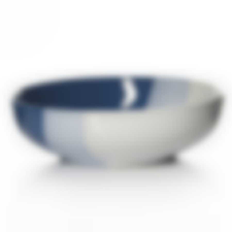 Тарелка сине-голубая, диаметр 17,8 см, высота 5,4см