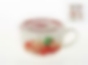 Кружка суповая с крышкой "Спелая смородина" v=600 мл (фарфор, крышка-пластиковая с клапаном+календарная шкала) (подарочная упаковка)